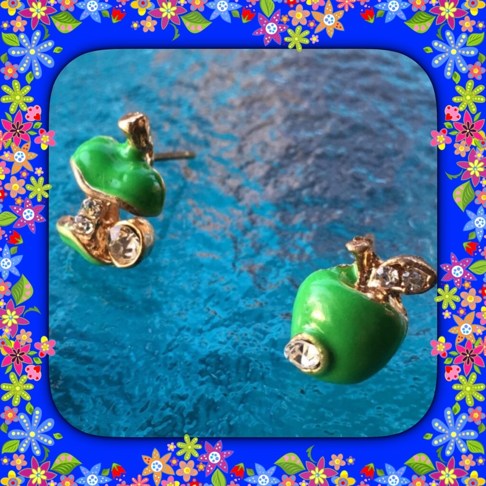Apple Earrings - Picture 4 of 6